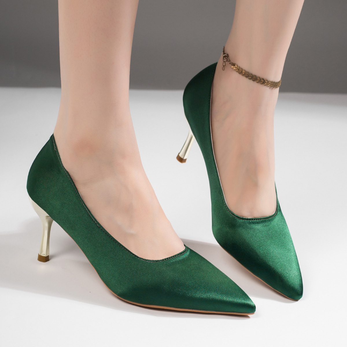 Sapatos de salto alto feminino - Court Heel Pointed avaliação e preço